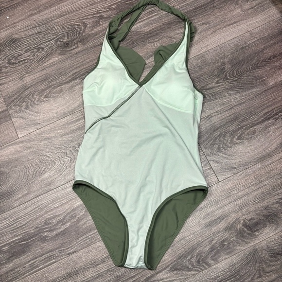 CUPSHE Women's One Piece Halter V Neck Ruffle Backless Swimsuit New‎ Large - Picture 6 of 8